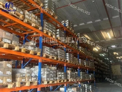 Flerlags pallreol for logistikklager i Panama